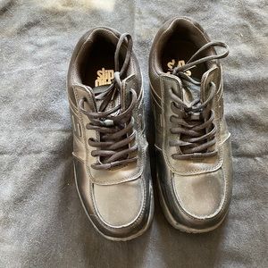 Non slip men’s work shoes